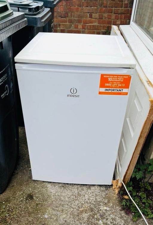 Buy & Sell Croydon Croydon - Photos for INDESIT FRIDGE FREEZER-LIKE NEW-DELIVERY AV.
