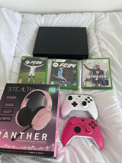 Buy & Sell Pilgrims Hatch Brentwood - Photos for Xbox One X bundle