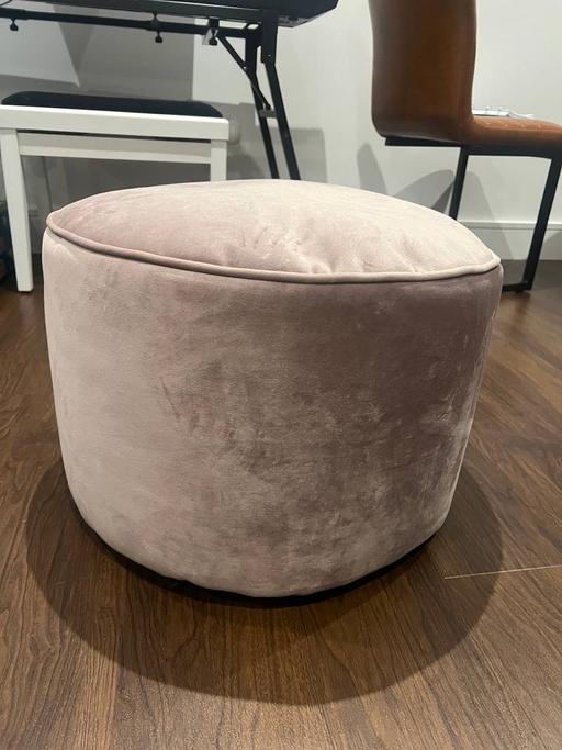Buy & Sell South Quay East London - Photos for Blush Pink Velvet Pouffe – Pickup Only