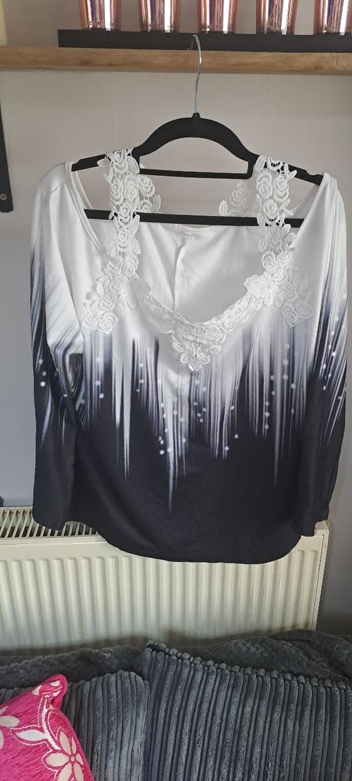 Buy & Sell Northfield Birmingham - Photos for Black & White Ombre Lace Top – Size XL