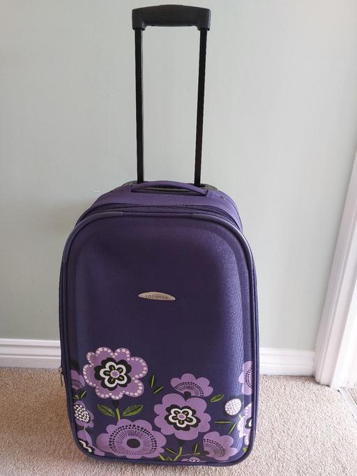 Buy & Sell Brockmoor Dudley - Photos for MEDIUM SUITCASE