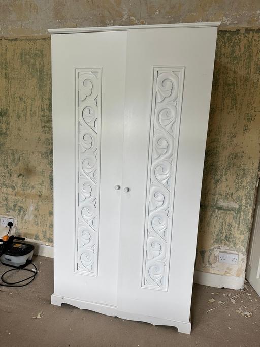 Buy & Sell Piccadilly Manchester - Photos for White thick wooden wardrobe