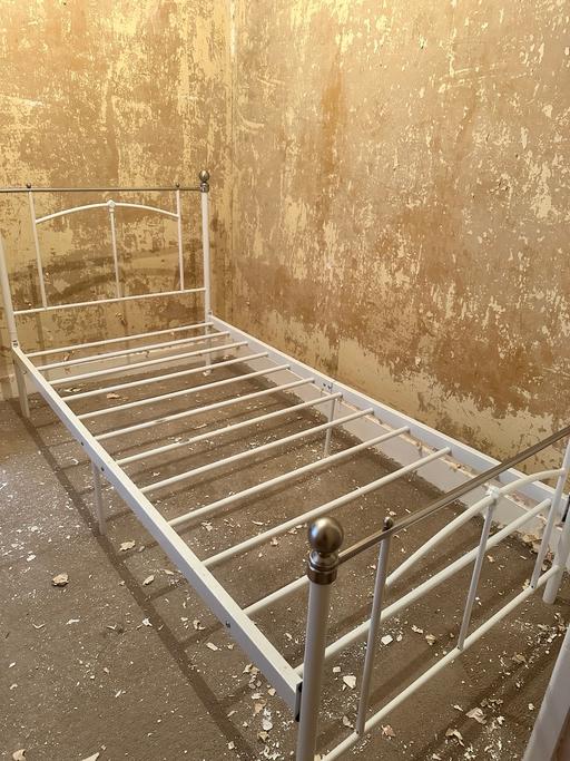 Buy & Sell Atherton Wigan - Photos for Single Metal Frame Bed 