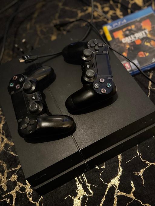 Buy & Sell Birmingham City Centre Birmingham - Photos for PS4 2 controllers and Call of duty black ops