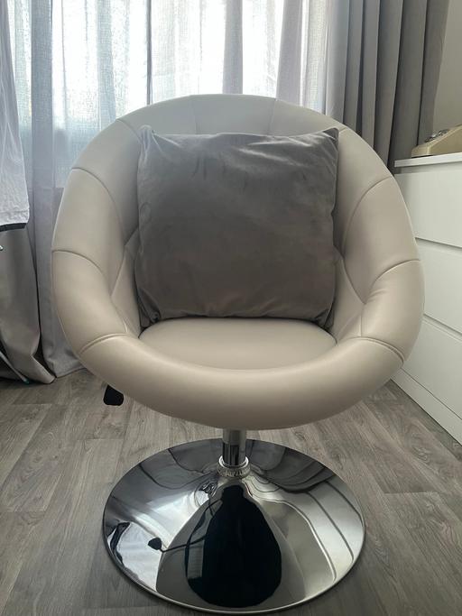 Buy & Sell Bromley Common South East London - Photos for White Odyssey Leisure Chair
