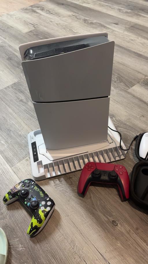 Buy & Sell Hampton Wychavon - Photos for PlayStation 5 1TB 2 wireless controllers boxe