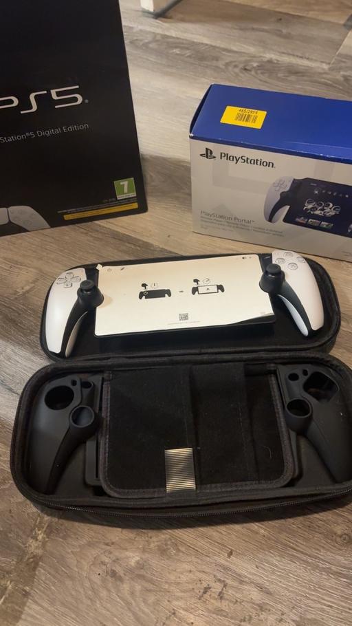 Buy & Sell Hampton Wychavon - Photos for PlayStation portal like new boxed