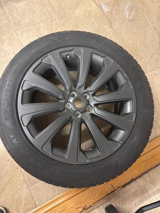 Vehicles Ardleigh Green East London - Photos for Original Range Rover 20” Alloy Wheel and Tyre