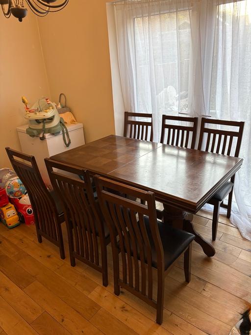 Buy & Sell White Waltham Windsor and Maidenhead - Photos for 6 Seater Extendable Dining Table & Chairs