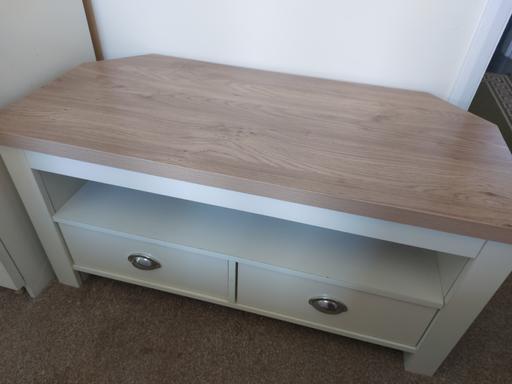 Buy & Sell Upton Wakefield - Photos for TV CABINET AND TABLE