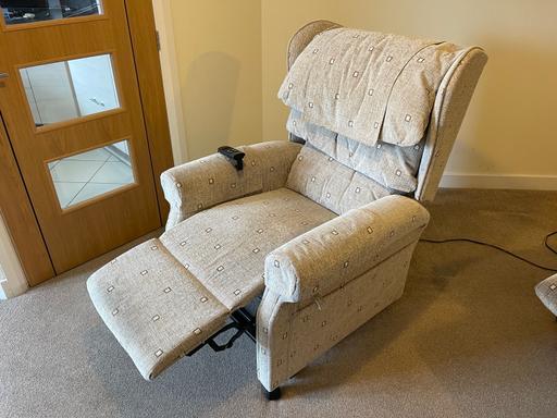 Buy & Sell Patterton East Renfrewshire - Photos for Riser Recliner Chair