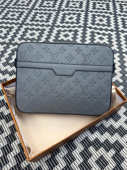 Buy & Sell Bishop`s Stortford East Hertfordshire - Photos for LV men’s trio messenger bag with box
