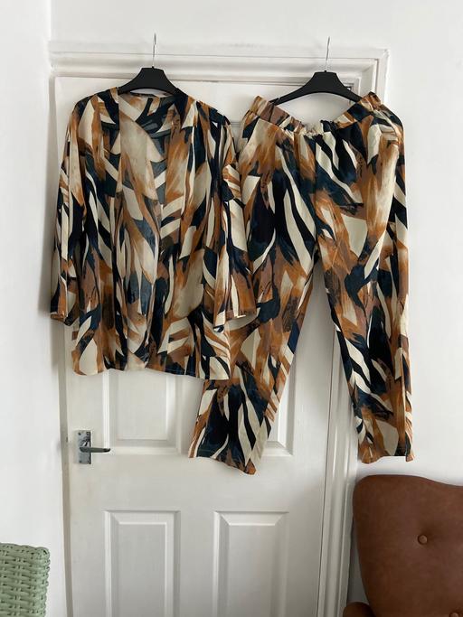 Buy & Sell Wombwell Barnsley - Photos for New Size Large suit
