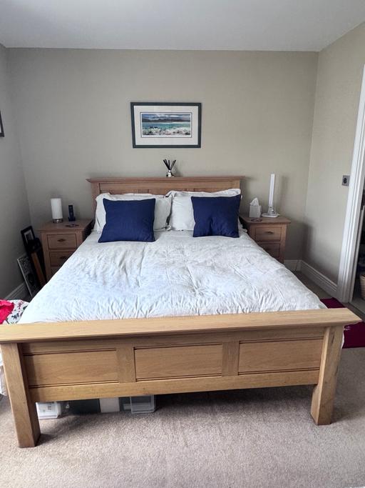 Buy & Sell Roehampton South West London - Photos for King size Oak bed frame and matching lockers