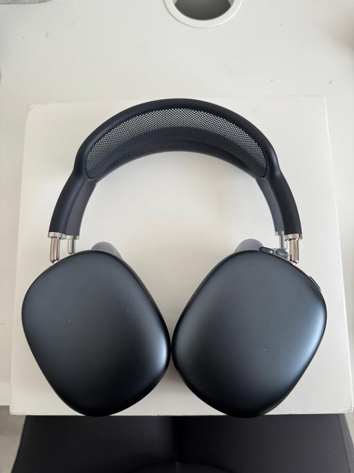 Buy & Sell Stratford East London - Photos for AirPod pro max usb c midnight blue