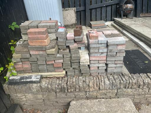 Buy & Sell Rutherglen South Lanarkshire - Photos for Stack of bricks and some slabs need to go