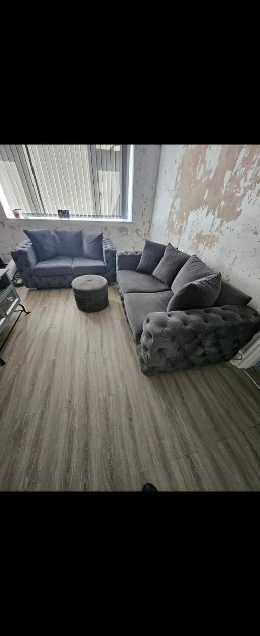 Buy & Sell Widnes Halton - Photos for 3 & 2 seater buttoned sofas