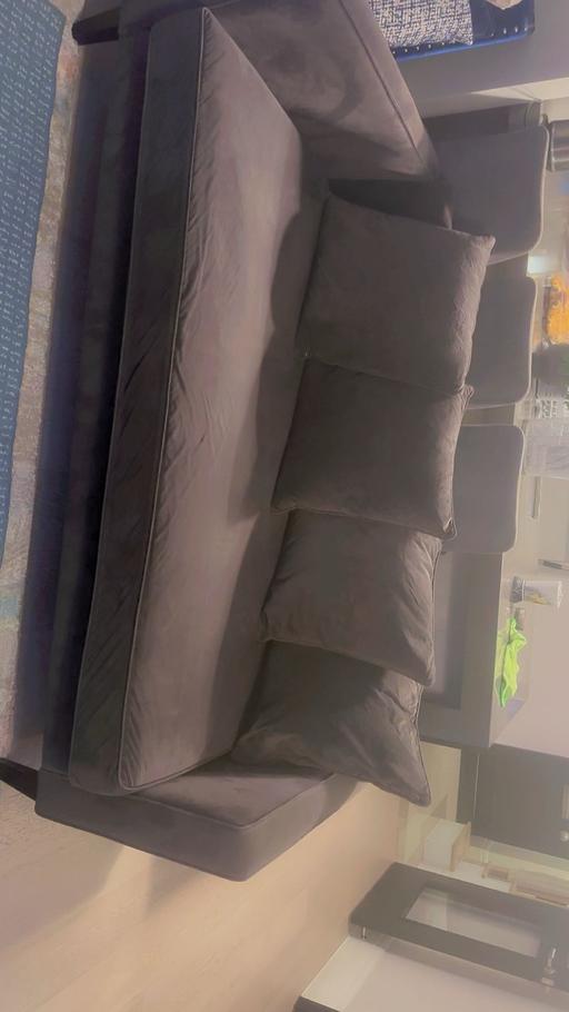 Buy & Sell St Margarets Central London - Photos for Sofa and tv. And Dabble bed