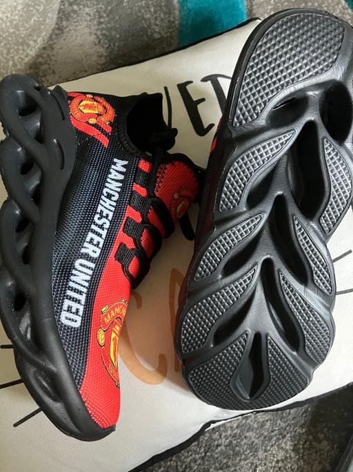 Buy & Sell Chorlton Cum Hardy Manchester - Photos for MAN UNITED BOYS TRAINING SHOES