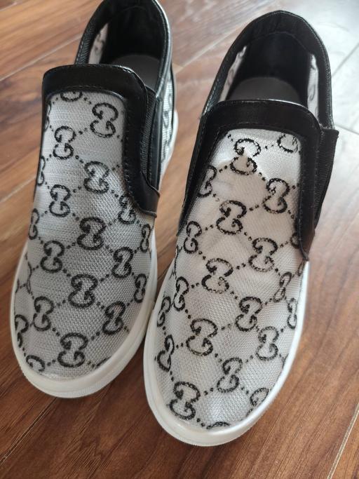 Buy & Sell Thornwood Glasgow - Photos for Ladies girls GG hidden heel trainers UK4/4.5