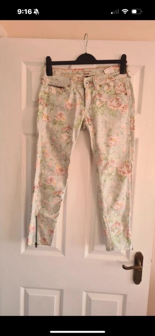 Buy & Sell Hill Top Sandwell - Photos for Tommy Hilfiger Denim flower print jeans