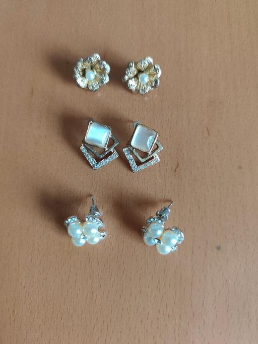 Buy & Sell Plasterfield Eilean Siar - Photos for Ladies girls earrings bundle