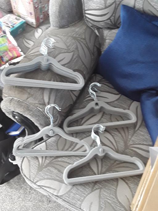 Buy & Sell Ocker Hill Sandwell - Photos for 33 kids velvet coathangers