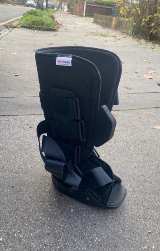 Buy & Sell Croydon Croydon - Photos for ORTHOLIFE ACUMOVE HIGH R.WALKER SIZE S.-B.NEW