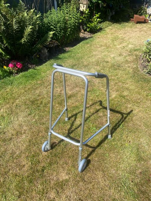 Buy & Sell Oldbury Sandwell - Photos for Zimmer frame