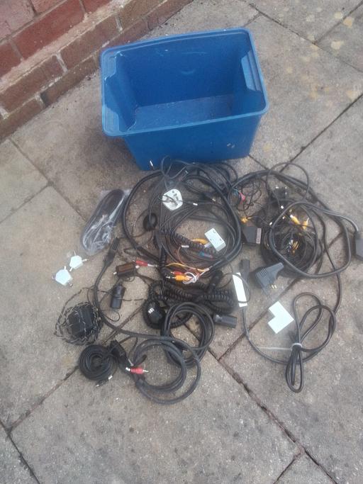 Buy & Sell Aldridge Walsall - Photos for COLLECTION OF LEADS BATTERY CHARGERS ETC