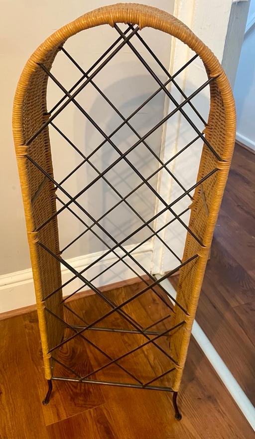 Buy & Sell Sandfield Park Liverpool - Photos for Wrought iron & wicker wine rack