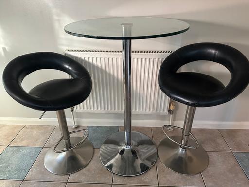 Buy & Sell Stairfoot Barnsley - Photos for Glass table with bar chairs