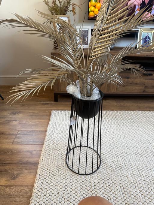 Buy & Sell Purley Croydon - Photos for Flower stand