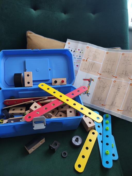 Buy & Sell Portsmouth Portsmouth - Photos for construction toy in a carry box