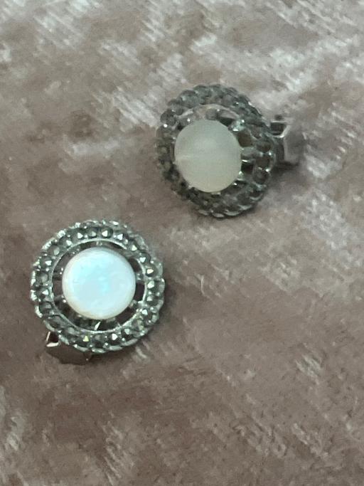 Buy & Sell Brighton Brighton - Photos for Lovely vintage clip on earrings