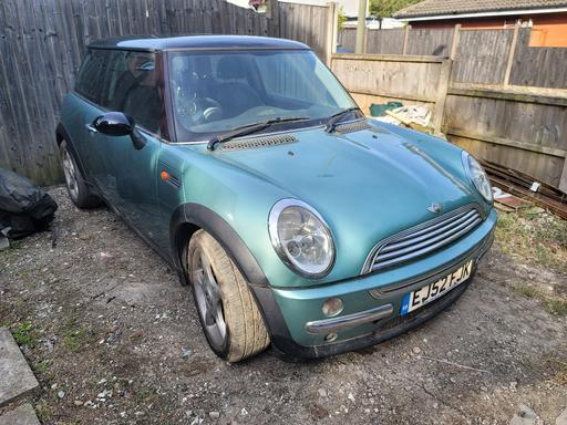 Vehicles Leigh Sports Village Wigan - Photos for Mini Cooper R50 Breaking Spares green