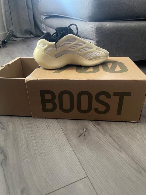 Buy & Sell Theydon Bois Epping Forest - Photos for Yeezy 700