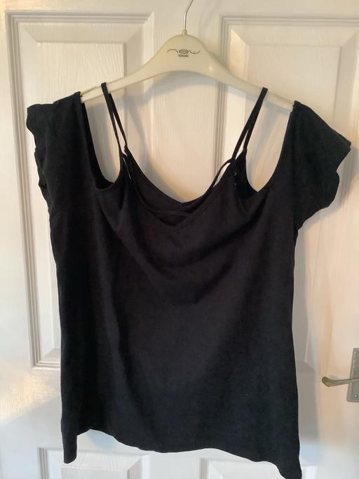 Buy & Sell Woodsetton Dudley - Photos for Cold shoulder top 14