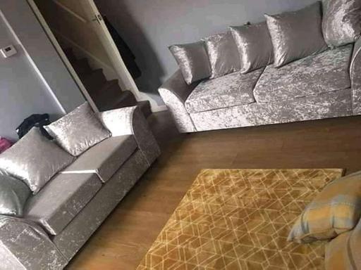 Buy & Sell Marsh (Cleckheaton) Kirklees - Photos for Crushed Velvet 3+2 Sofa Pair & Footstool