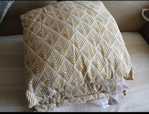 Buy & Sell Beeston Broxtowe - Photos for M&S cushions )