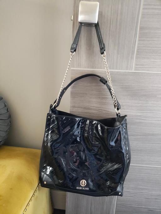 Buy & Sell Scholes Rotherham - Photos for Large black River Island & long strap