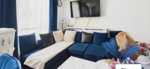Buy & Sell George Green Buckinghamshire - Photos for Modern L shaped sectional sofa - blue velvet