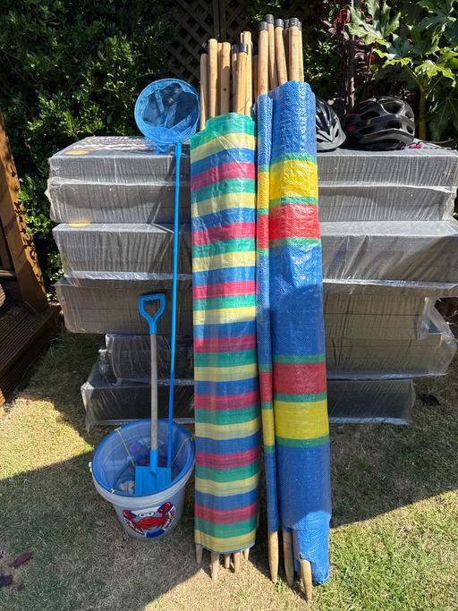 Buy & Sell Gornal Wood Dudley - Photos for 2 windbreaks, crabbing buckets, net, spade