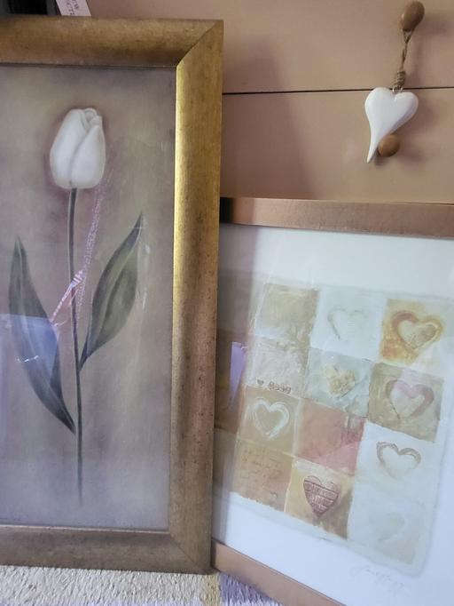 Buy & Sell Goose Green Wigan - Photos for 2x gold frames pictures