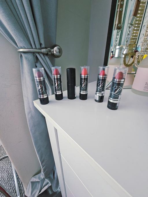 Buy & Sell Newton Doncaster - Photos for 6 lipsticks.. different shades..all New