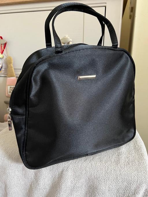 Buy & Sell Easington Lane Sunderland - Photos for Womens Toiletries Bag ( New )