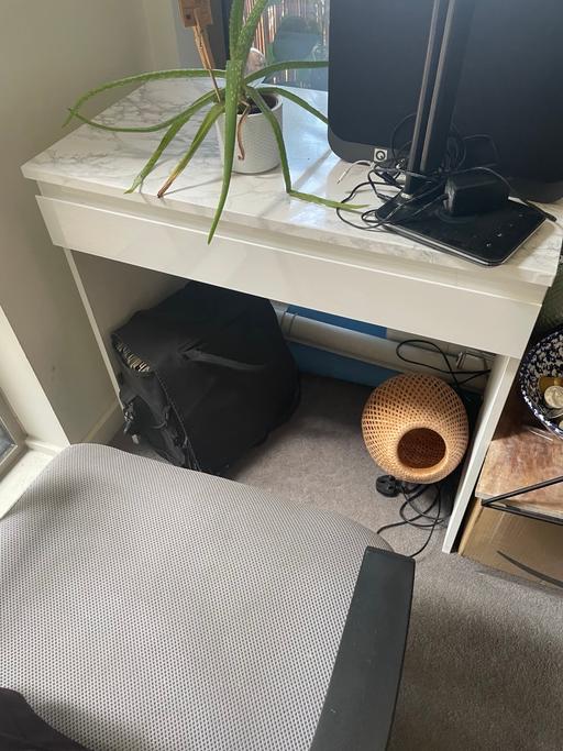 Buy & Sell Camberwell South East London - Photos for FREE Desk