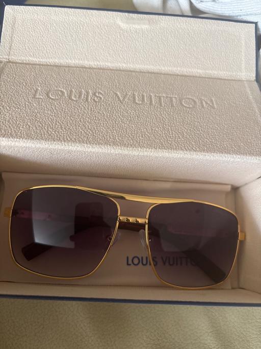 Buy & Sell West Kensington West London - Photos for Lv sunglasses