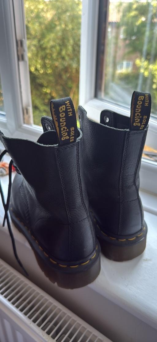 Buy & Sell De Beauvoir Town North London - Photos for Dr Martens Boots