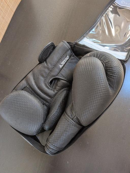 Buy & Sell Hinchley Wood Elmbridge - Photos for AJ boxing gloves